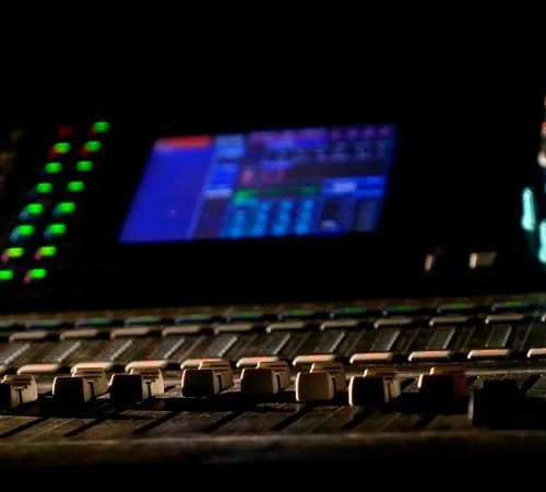 Mesa digital Behringer X32. Manejo y configuración en la sonorización de un evento